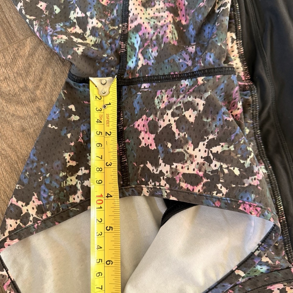 EUC Lululemon Run Times Short 4" - 4-way Stretch Floral Sport Black Multi Sz. 8 - Picture 5 of 5